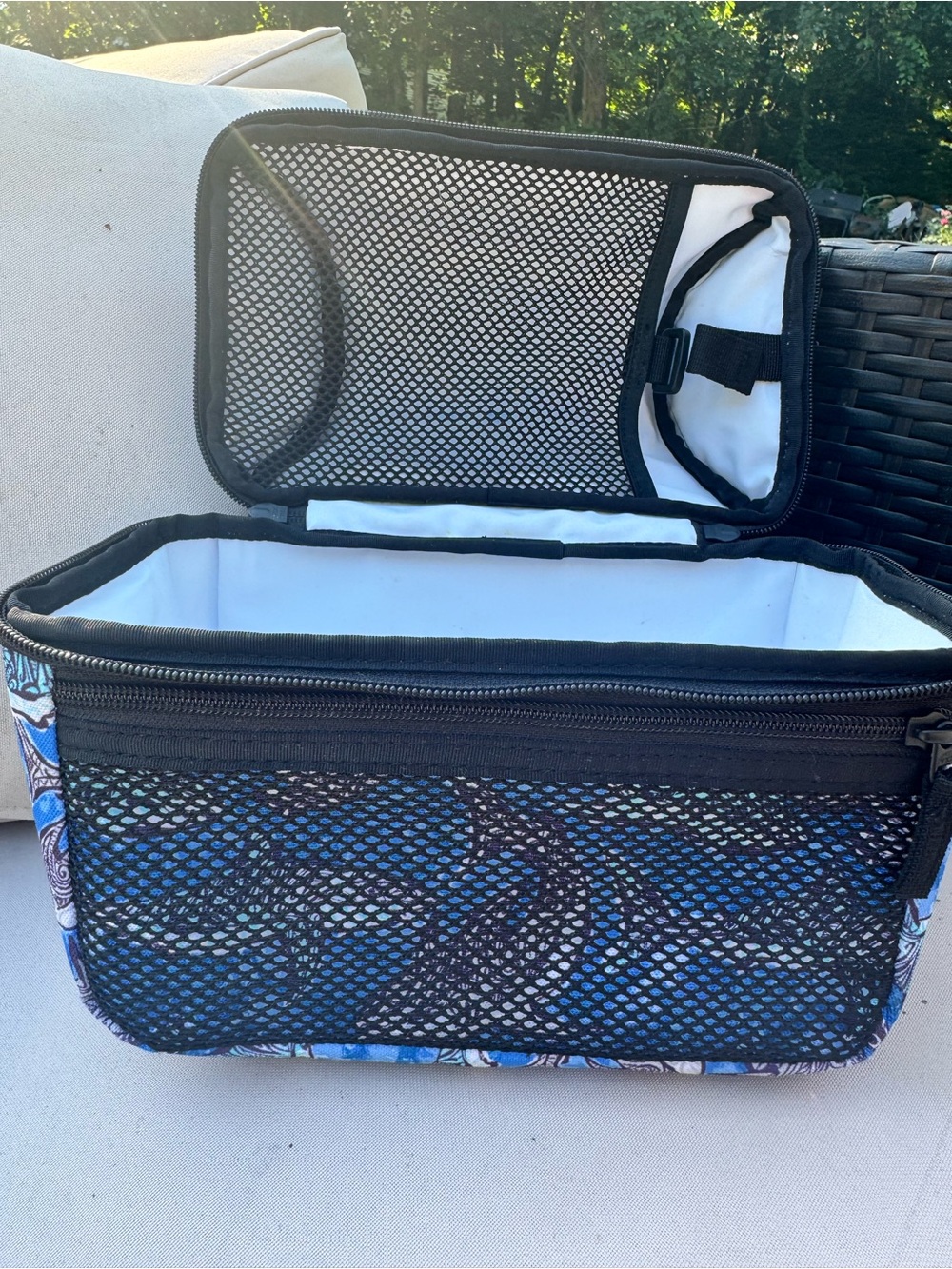 L.L.Bean Flip-Top Insulated Lunch Box - Glacier Blue Shark Print - Picture 4 of 9
